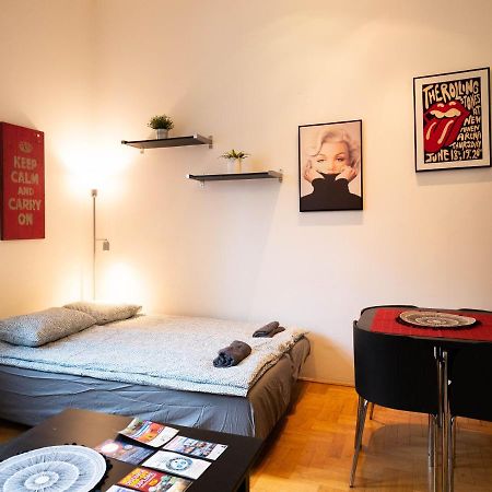 Cozy Central Apt With Garage At Gozsdu Passage Budapest Exterior photo