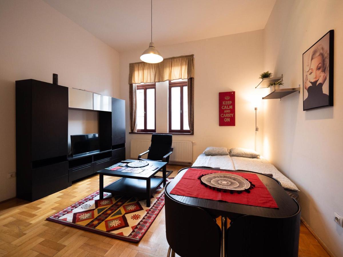 Cozy Central Apt With Garage At Gozsdu Passage Budapest Exterior photo